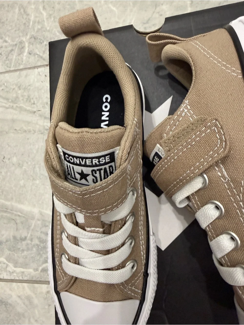 New boys Converse Sz 12 Low Top Shoes in Taupe with White Trim
